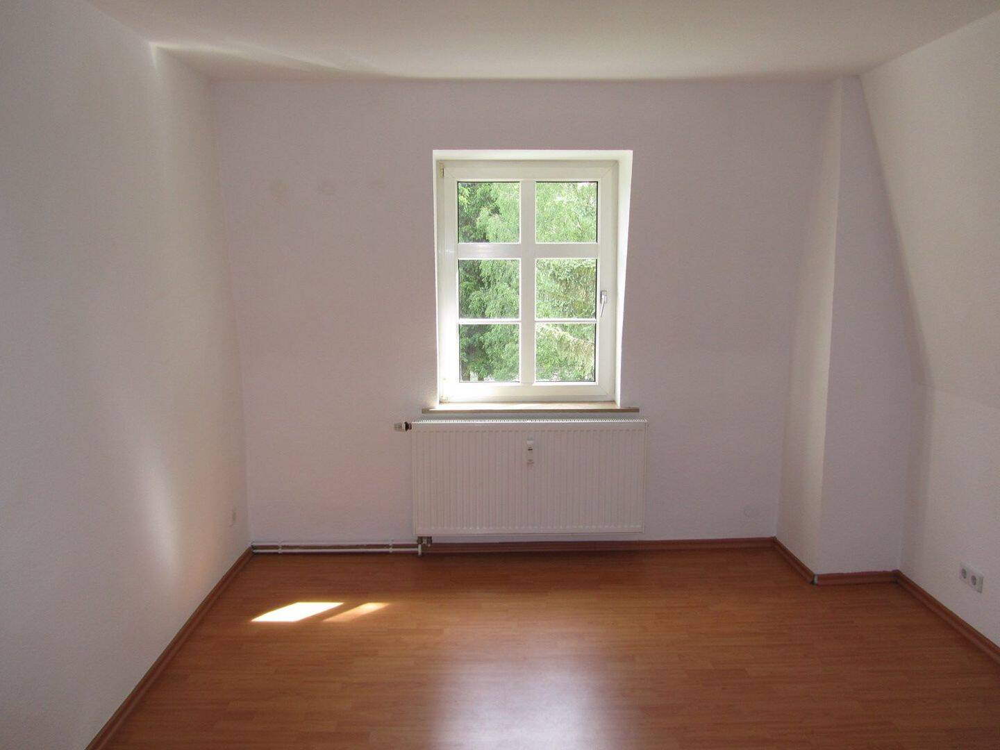 Günstige 2-Raumwohnung mit Küche zu vermieten!, 8056 Zwickau