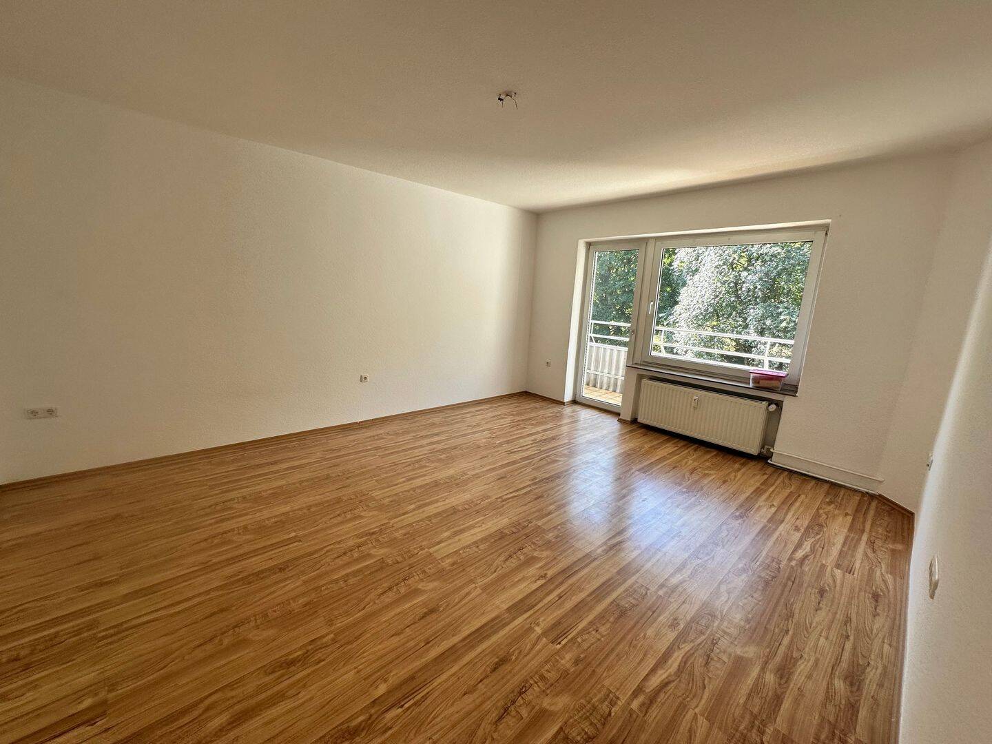 Mit dem Aufzug hoch hinaus! 56m², 2 Zimmerwohnung mit Balkon, 58644 Iserlohn