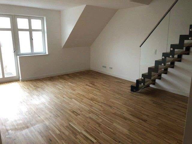HOCHWERTIGE MAISONETTE-WOHNUNG MIT PARKETT, BALKON, FUßBODENHEIZUNG, LIFT UND MODERNEN BÄDERN, 9130 Chemnitz (Hilbersdorf Sonnenberg Yorckgebiet Zentrum)
