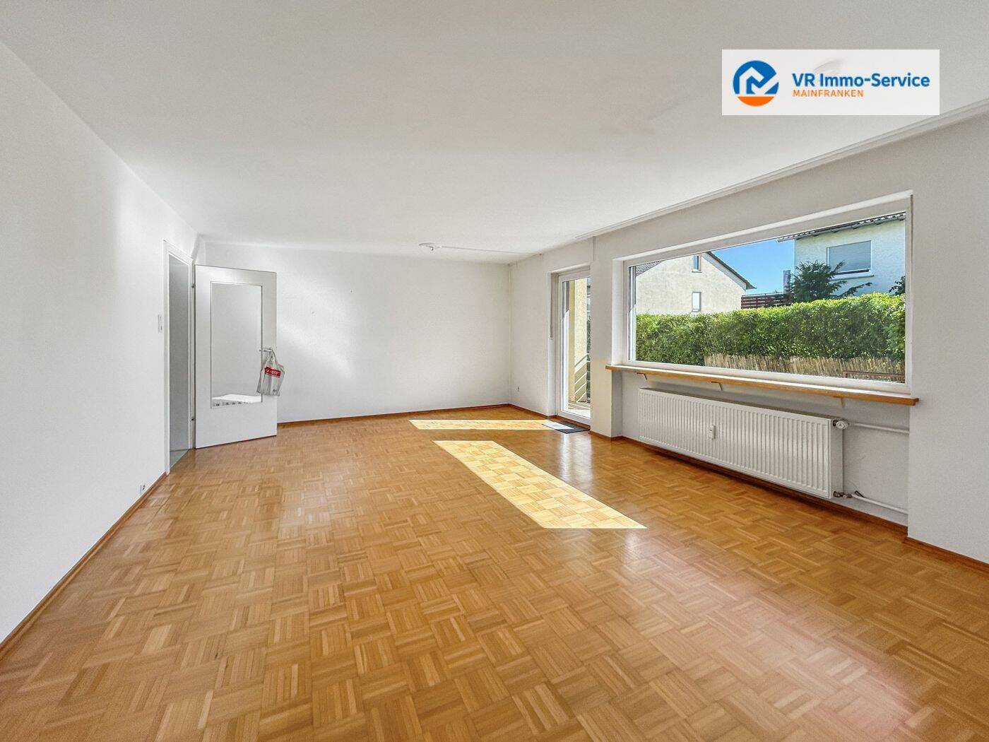 Bezugsfrei: Großzügige 4-Zimmer-Erdgeschosswohnung mit Balkon, 97204 Höchberg
