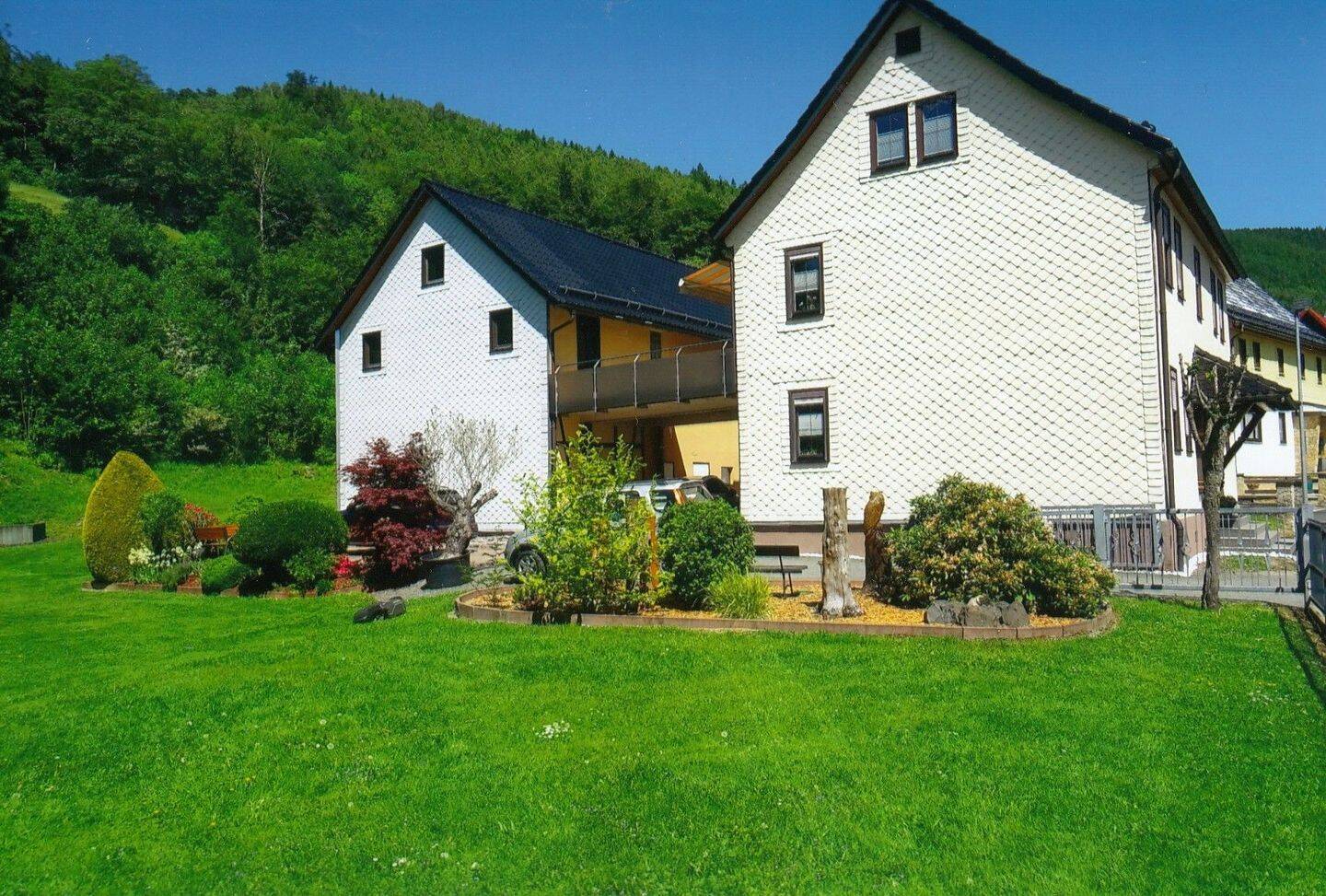 Modernes Wohnhaus in Stadtrandlage Steinbach-Hallenberg-Wohnen im Grünen-Kaufen und Einziehen !!, 98587 Steinbach-Hallenberg