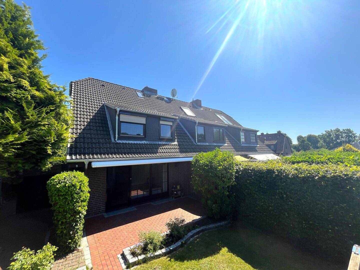 Schönes Endreihenhaus mit viel Platz und Garten, Keller, schicker Einbauküche und Carport mit eigener E-Ladestation in Kröppelshagen PROVISIONSFREI, 21529 Kröppelshagen-Fahrendorf