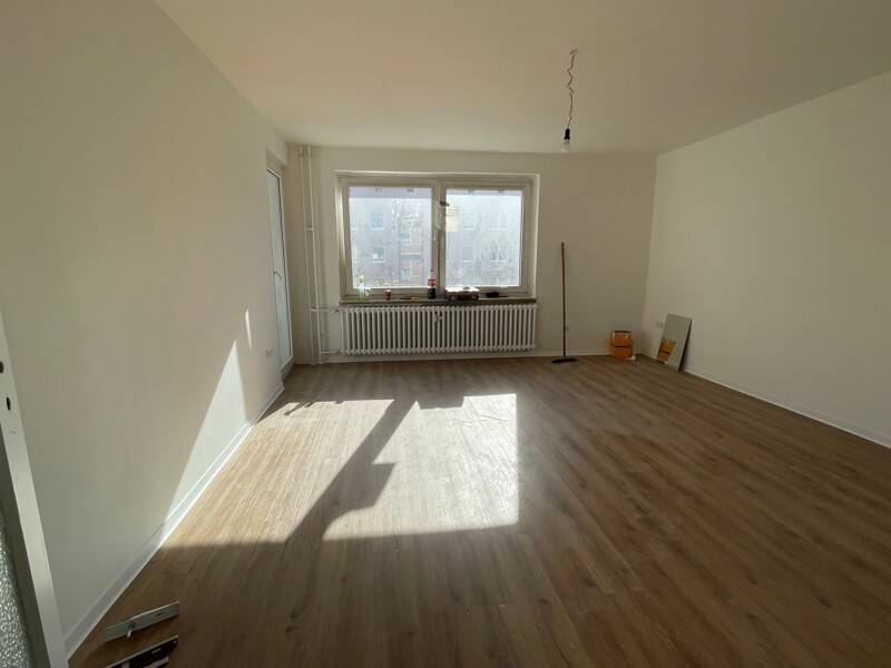 Mainufer: Sanierte 2-Zimmerwohnung im Erdgeschoss mit tollen Balkon!, 60311 Frankfurt am Main (Altstadt Innenstadt)