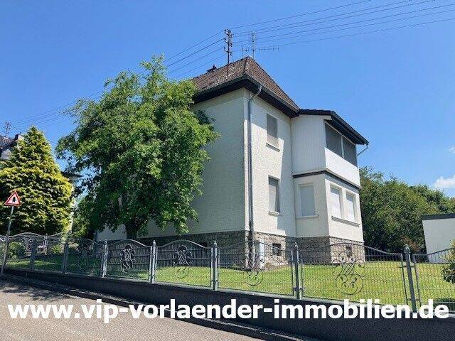 Schönes Einfamilienhaus mit großem Grundstück und 2 Garagen!, 57638 Neitersen
