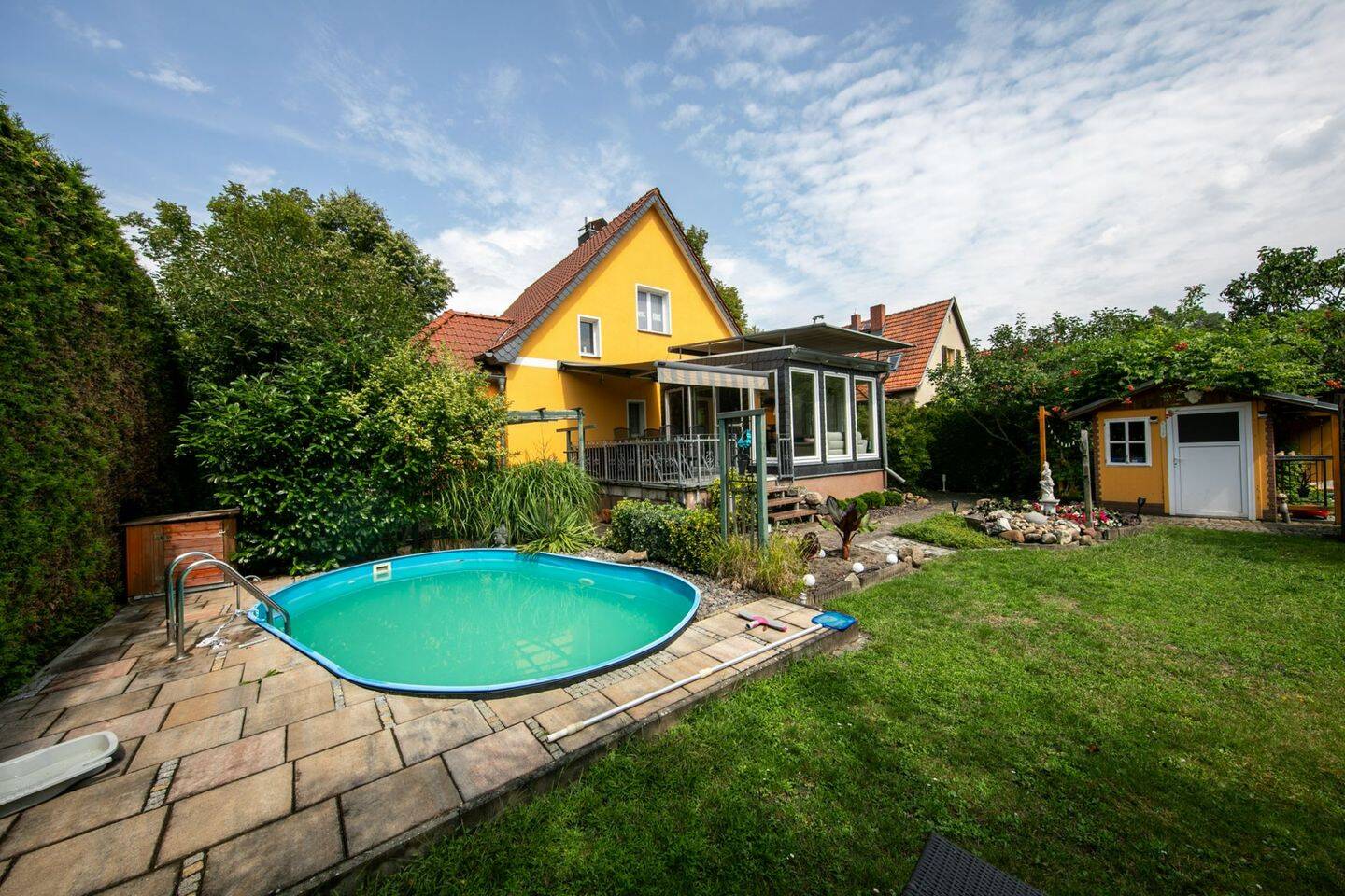 Ihr neues Zuhause – Einfamilienhaus mit ca. 114 m² Wohnfläche, Wintergarten, Pool & Sauna, 15566 Schöneiche bei Berlin
