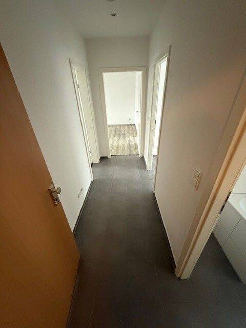 4-Raum Wohnung im 3. OG mit Balkon und Wannenbad OPTIONAL Bodenbelag neu, 6128 Halle (Saale) (Böllberg-Wörmlitz Gesundbrunnen Innenstadt Silberhöhe Südstadt)