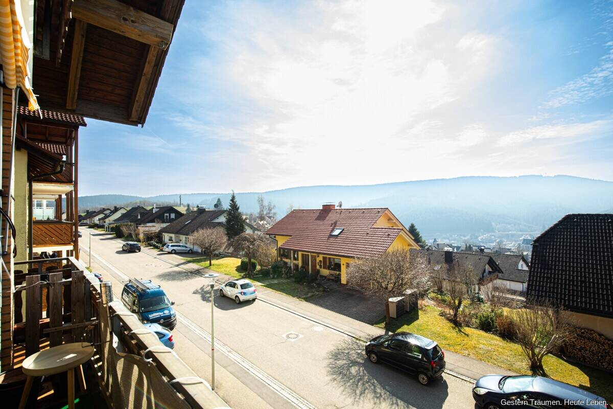 Maisonette-Wohnung mit insgesamt 4 Zimmern, 2 Balkonen und 1 große Terrasse in Neustadt zu verkaufen, 79822 Titisee-Neustadt