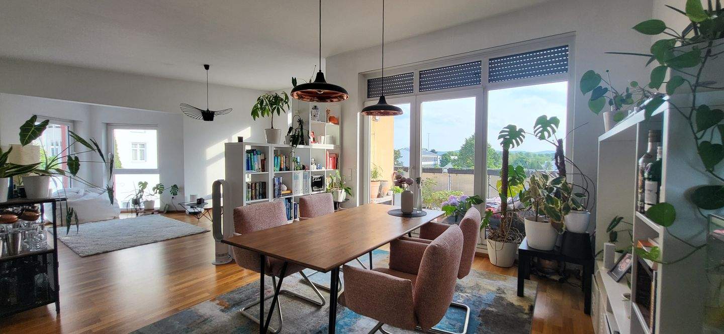 HOMBURG-STADTNAH – BARRIEREFREIE SCHÖNE HELLE WOHNUNG MIT CA. 115 m² WOHNFLÄCHE INKL. TIEFGARAGEN-STELLPLATZ UND EINBAUKÜCHE, 66424 Homburg