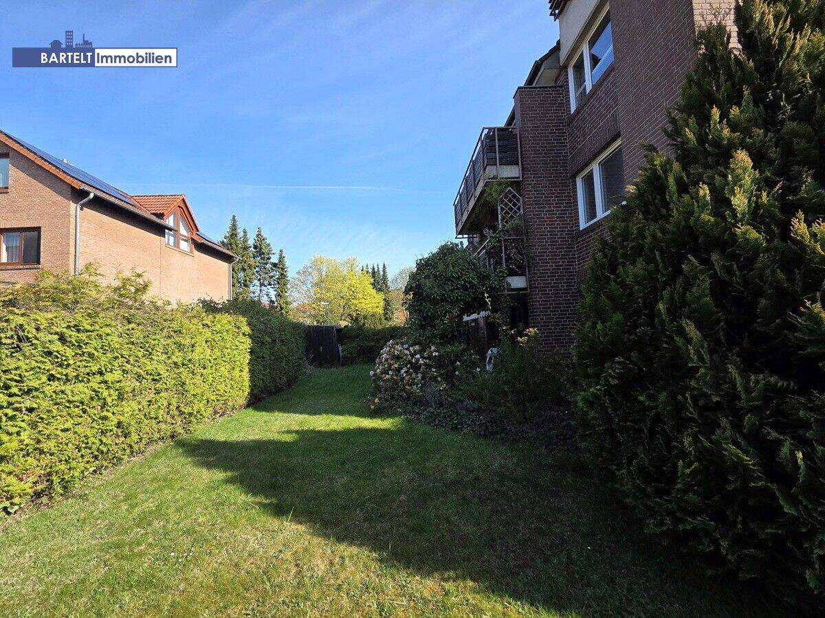 Wohnen mit Gartenidylle – charmante 3-Zimmer-Wohnung mit eigener Garage in Hannover-Wettbergen, 30457 Hannover