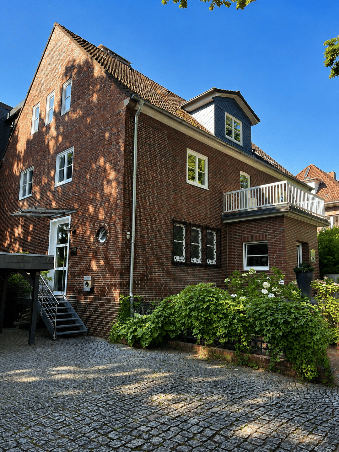 Exklusives Wohnen in Othmarschen – 150 m² Maisonette mit eigenem Eingang, großem Balkon & Carport, 22605 Hamburg (Altona Bahrenfeld Groß Flottbek Othmarschen)