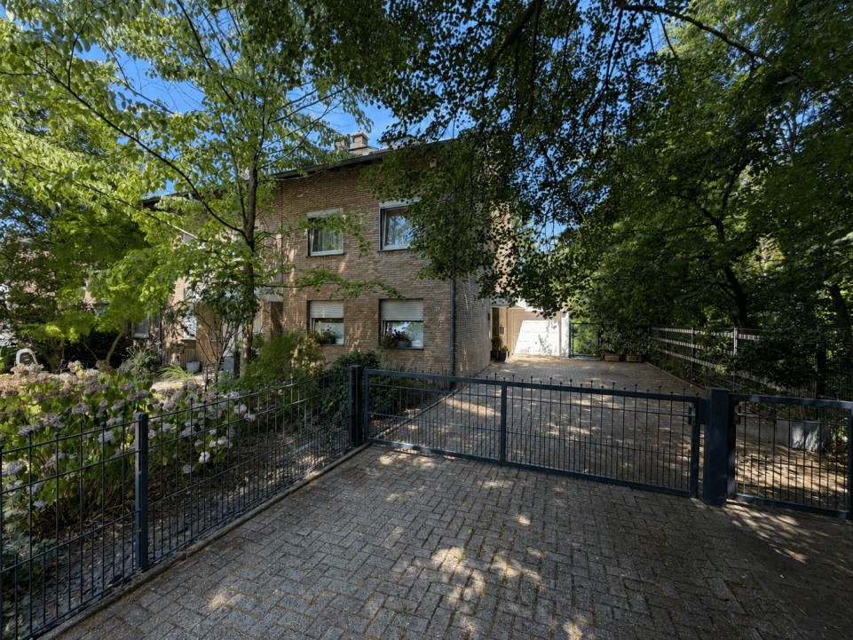 Exklusiv modernisiertes Reihenendhaus mit repräsentativem Ambiente in Essen-Kettwig, 45219 Essen (Kettwig)