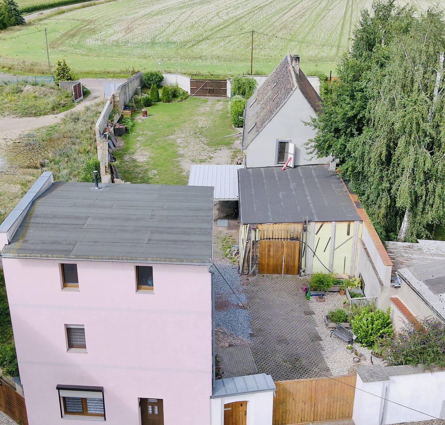 Einfamilienhaus energetisch saniert mit Gästehaus und großem Grundstück, 6184 Kabelsketal