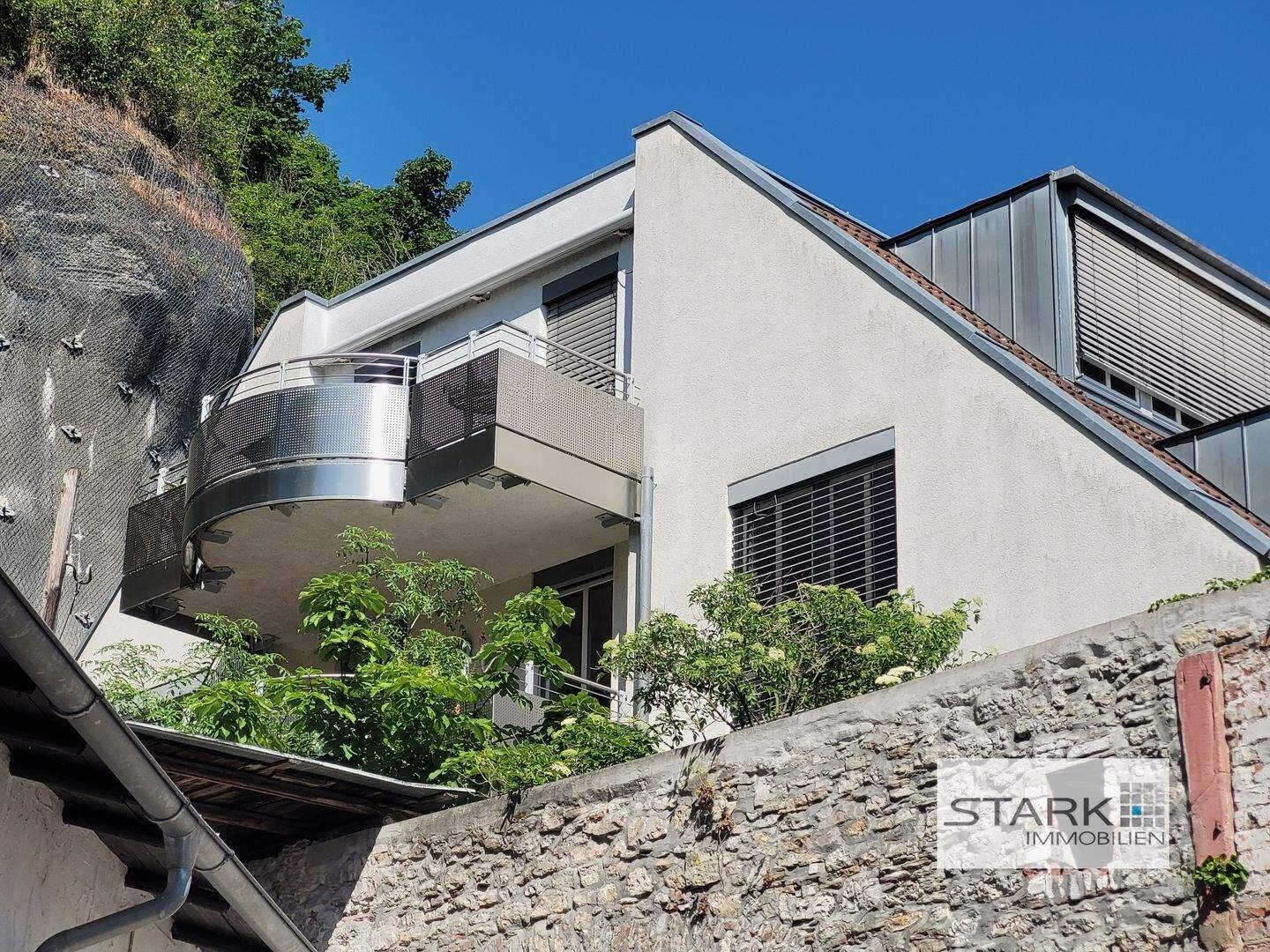 Ruhig gelegene Stadtwohnung mit elegant geschwungenem Balkon Richtung Festungsberg, 97082 Würzburg (Altstadt Heidingsfeld Steinbachtal Zellerau)