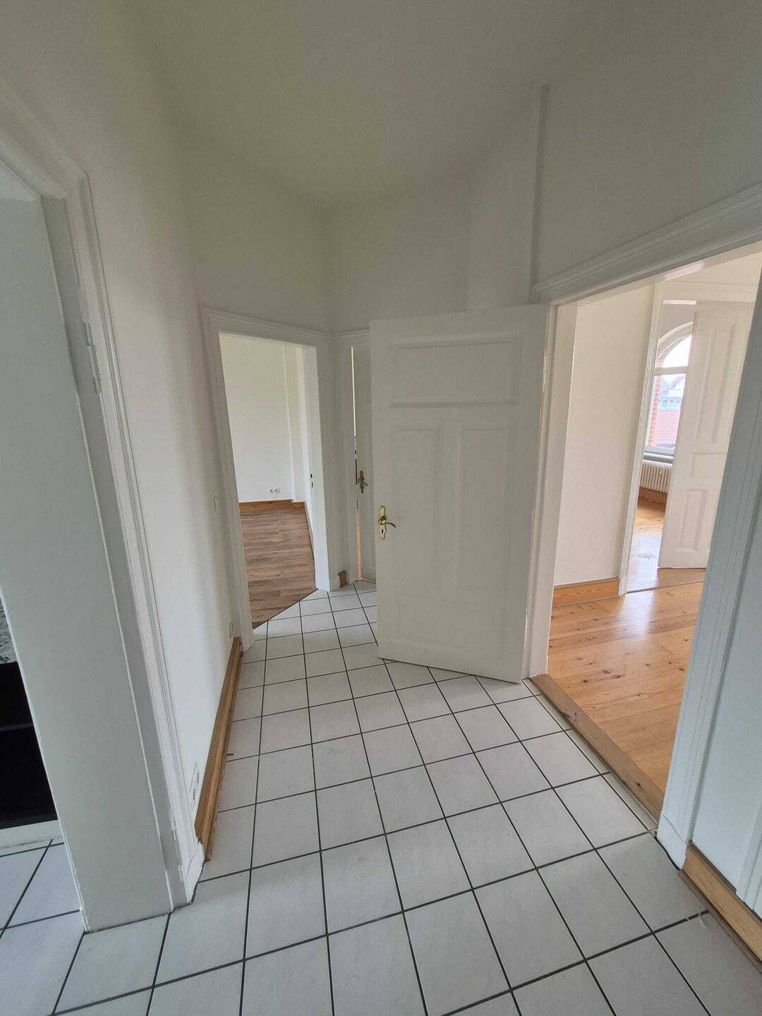 Traumhafte Altbauwohnung mit Balkon und Gemeinschaftsgarten in zentraler Lage von Lüneburg, 21335 Lüneburg
