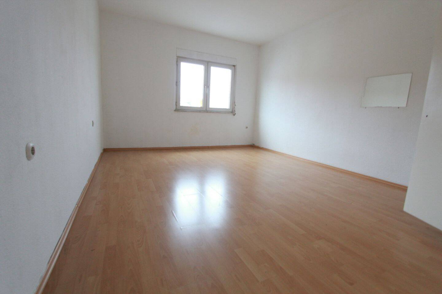 Helle 2-Zimmer-Wohnung mit Holzkamin – ca. 70 m² im 4. Obergeschoss, 90443 Nürnberg