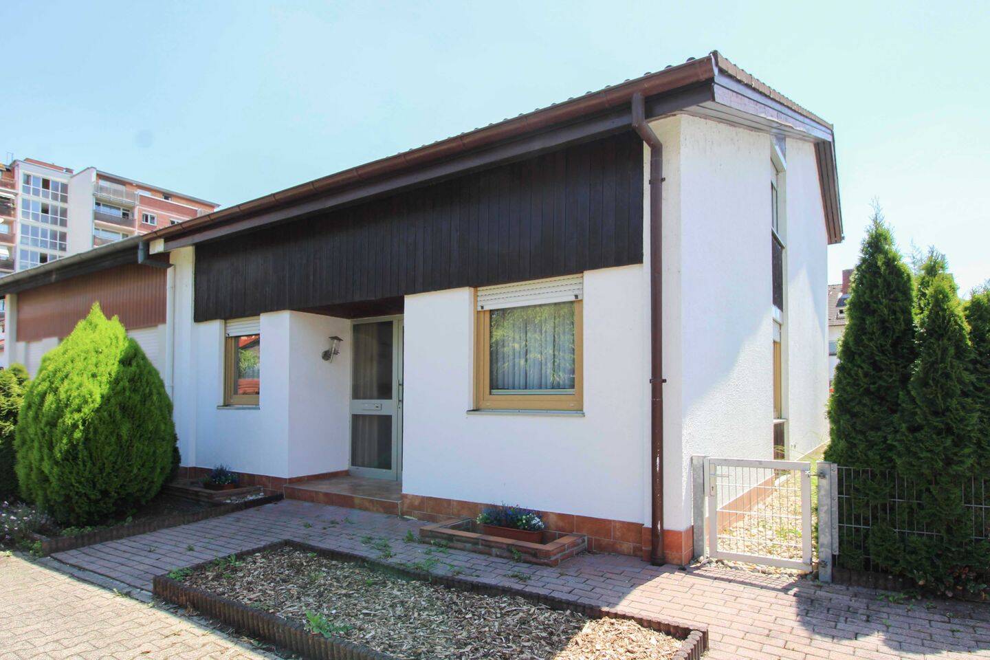 Reihenendhaus mit großem Garten, Garage und viel Potenzial für Ihr neues Zuhause, 64646 Heppenheim (Bergstraße)