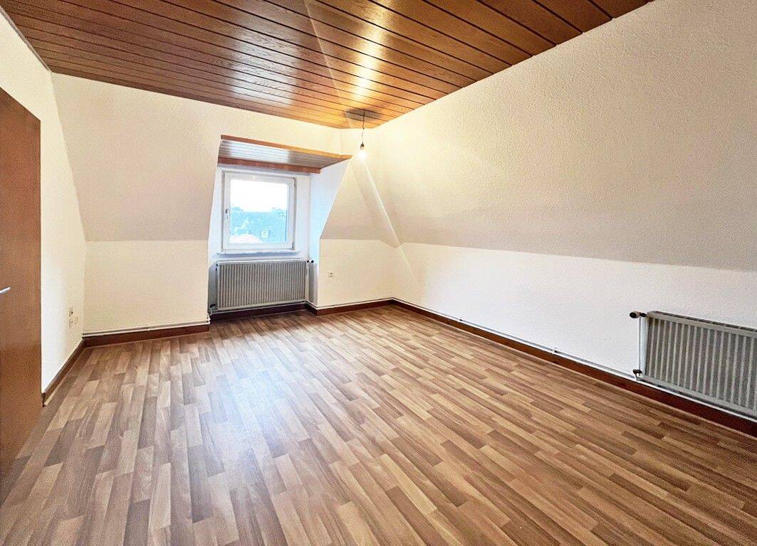 Großzügige Dachgeschosswohnung in zentraler Lage von Gießen, 35390 Gießen