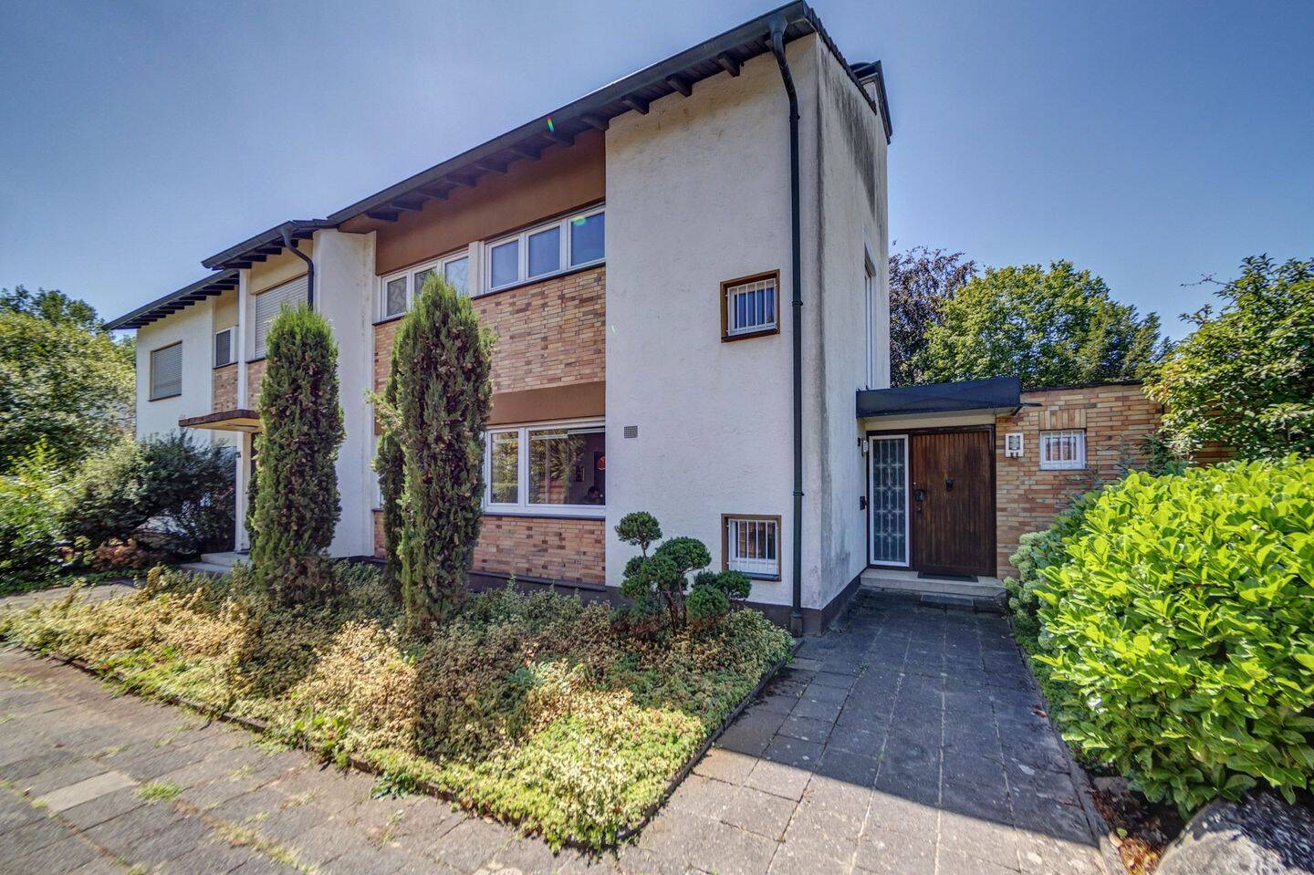 Wohnen, entspannen, genießen – Zuhause mit Garten, eigener Sauna und 2 Garagen in Ludwigshafen, 67067 Ludwigshafen am Rhein (Gartenstadt Maudach Rheingönheim)