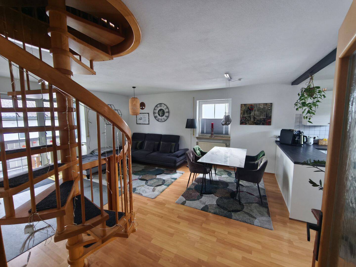Großzügige 5-Zimmer-Maisonettewohnung mit Dachgeschoss, Einbauküche, Balkon, Carport & Stellplatz, 85113 Böhmfeld