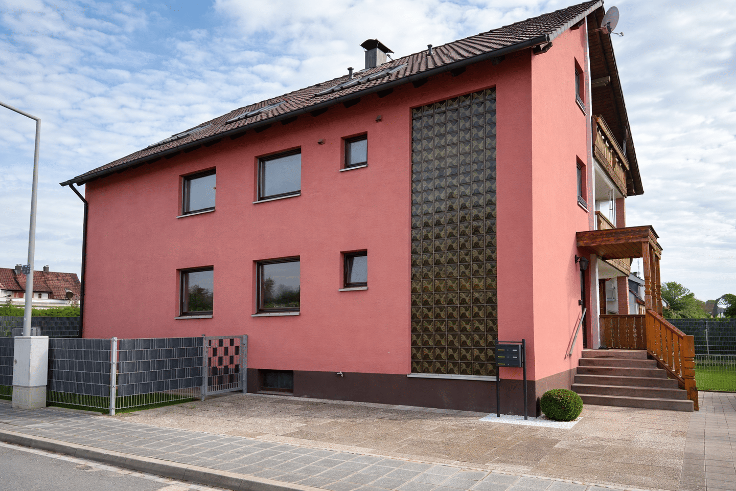 4-Zimmer Obergeschosswohnung (1.OG.) mit 109 m², 2-Balkonen, Einbauküche, Kellerabteil, mit Kfz Stellplatz in Nürnberg, 90441 Nürnberg (Gibitzenhof Sandreuth Schweinau Werderau)