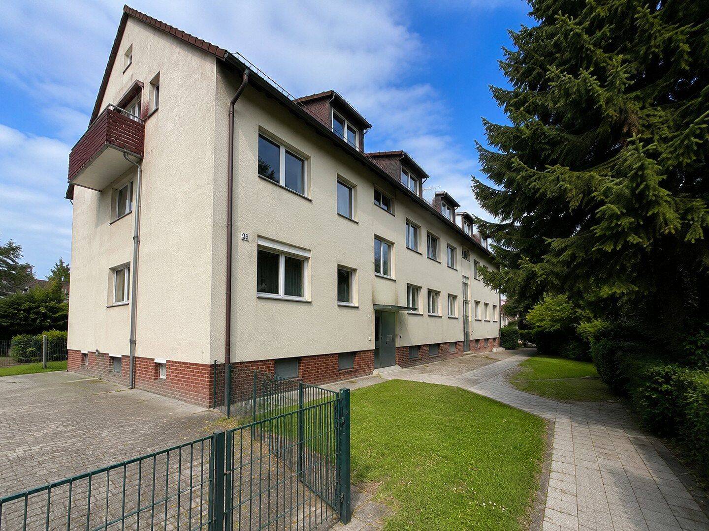 3 Zimmer DG Wohnung ohne Schrägen mit viel Stauraum und Stellplatz, 31303 Burgdorf