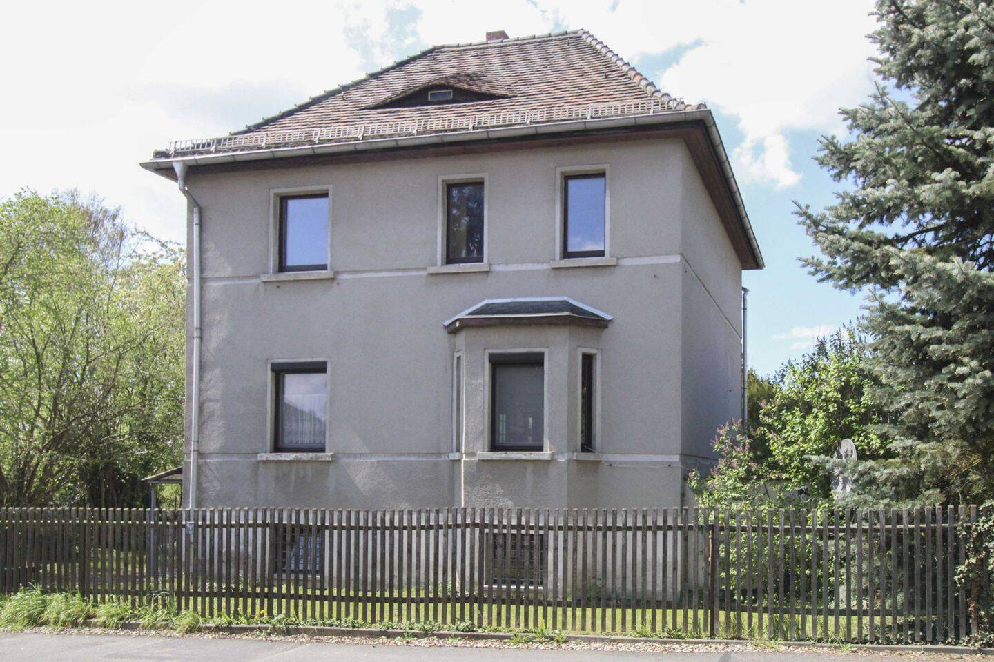 Freistehendes EFH in ruhiger Lage – Garten und Garagen – sofort bezugsfrei – Renovierungsbedarf, 4435 Schkeuditz