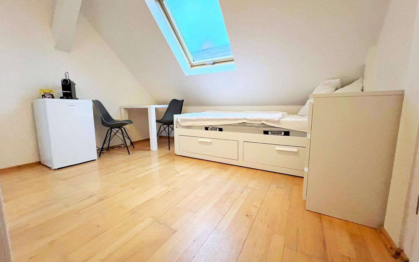 Möbliertes WG-Zimmer in Heilbronn: Flexibles Wohnen auf Zeit, 74081 Heilbronn (Horkheim Klingenberg Sontheim)