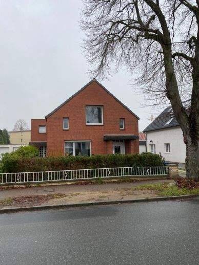 Zweifamilienhaus in schöner Lage mit Garten, 23611 Bad Schwartau