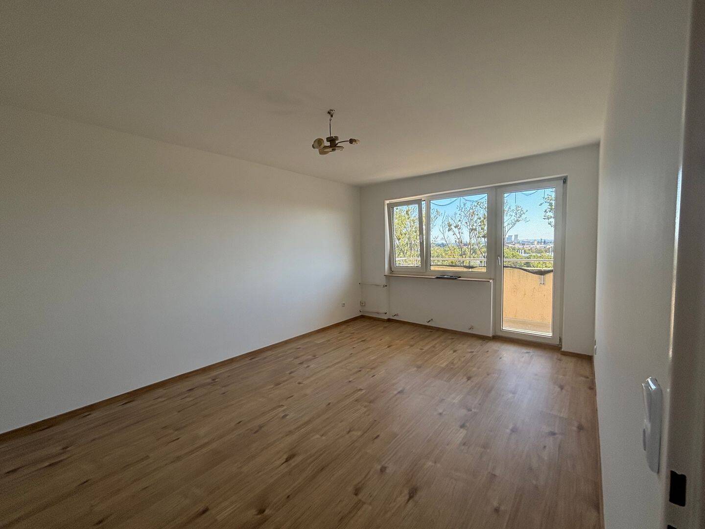 Moderne 2-Zimmer-Eigentumswohnung mit Weitblick, Aufzug und Stellplatz, 63452 Hanau