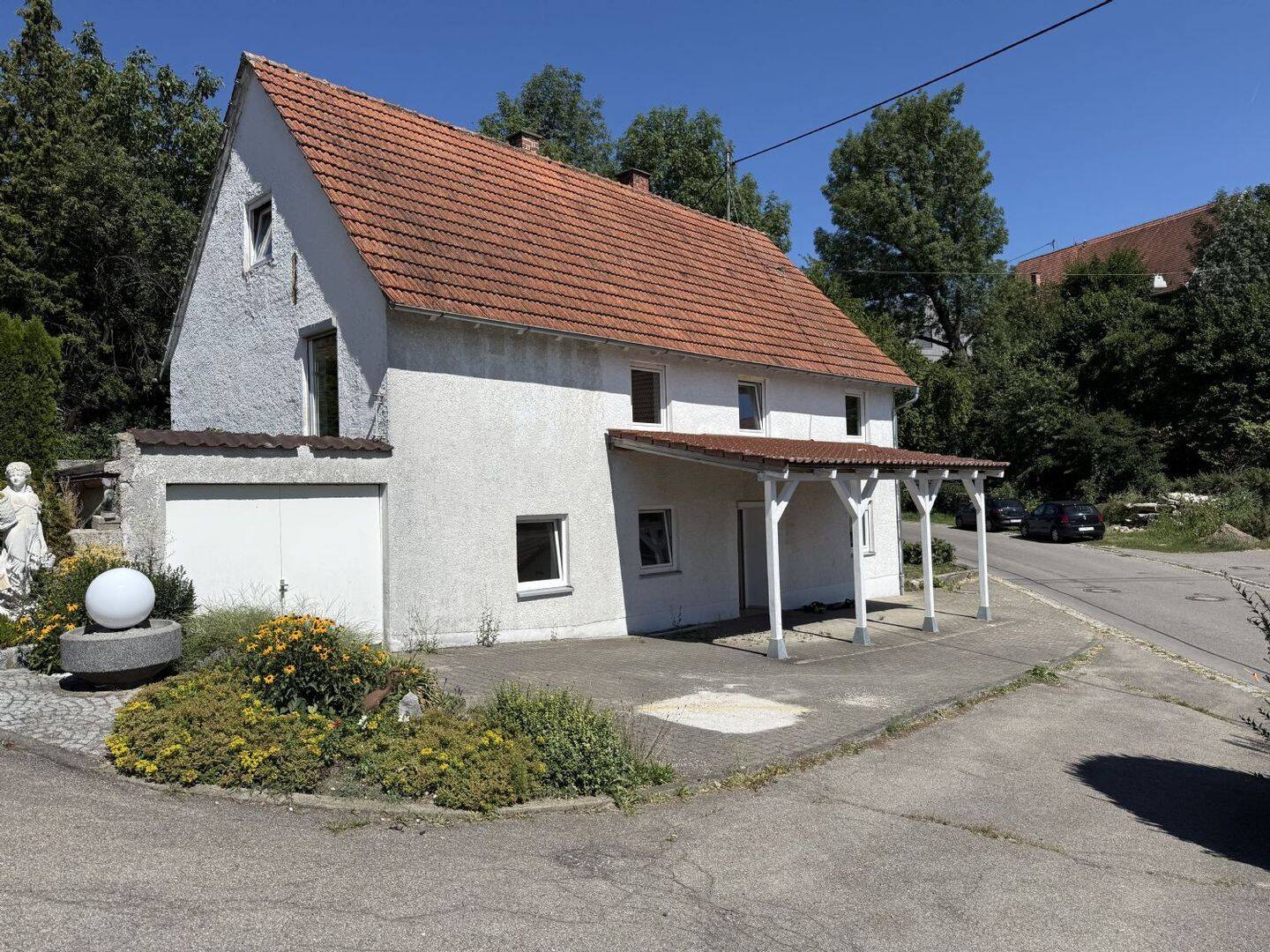 Teilsaniertes Einfamilienhaus in Oberschönegg-Weinried, 87770 Oberschönegg