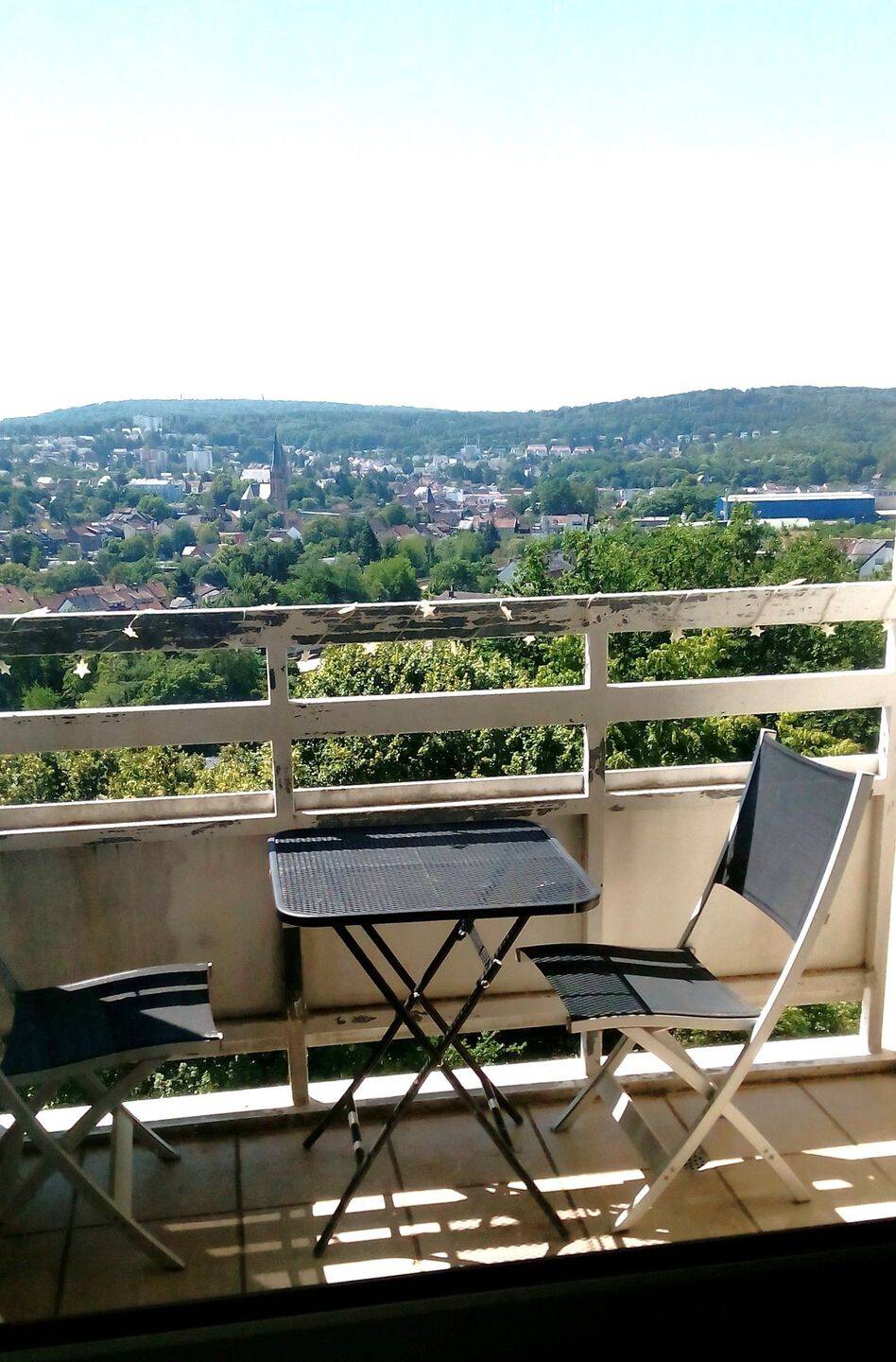 Helle 2 ZKB-Wohnung mit Balkon, 6. Stock, Aufzug, Keller, Trockenraum, freie Stellplätze, 66125 Saarbrücken