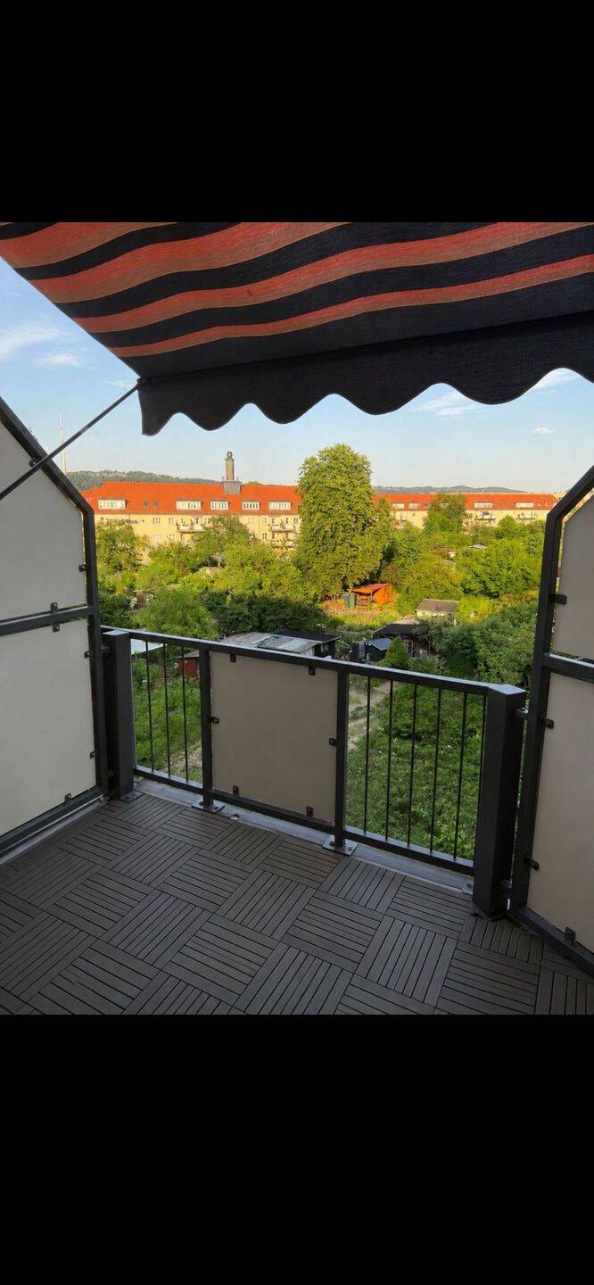 Maisonettewohnung mit 2 Balkonen und Blick ins Grüne, 1277 Dresden