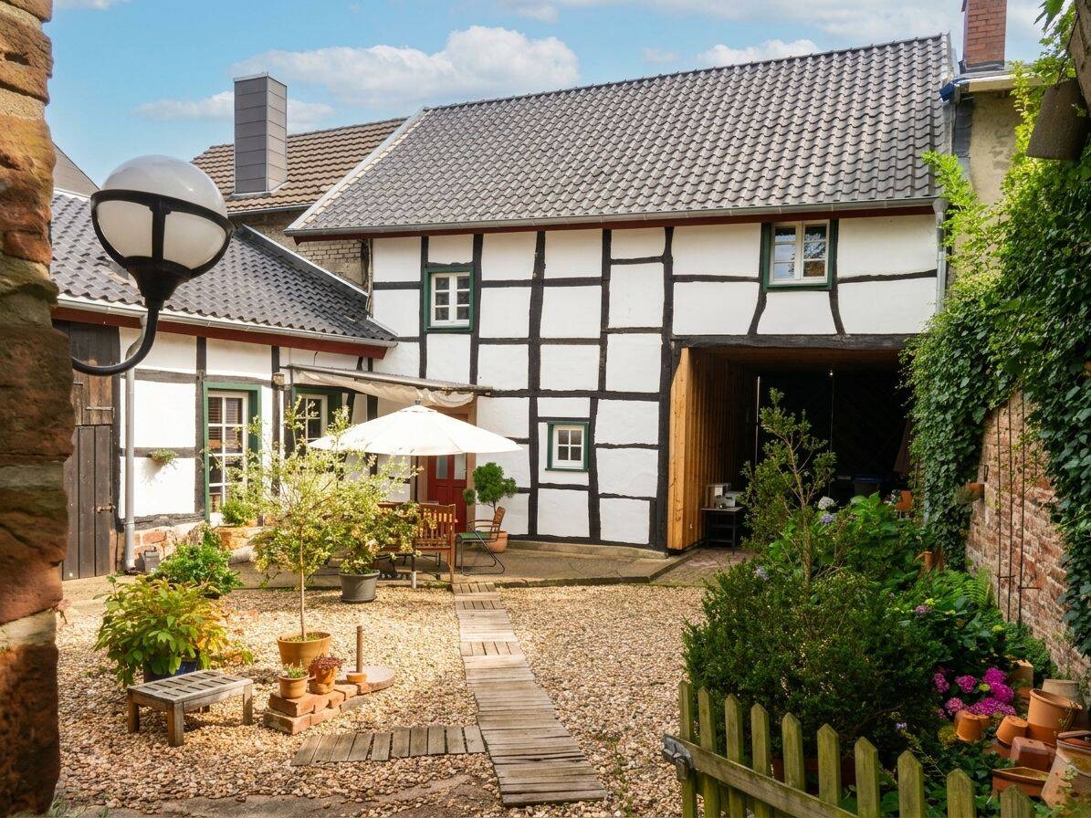 Idyllische Hofanlage mit historischem Flair im Herzen von Nideggen, 52385 Nideggen