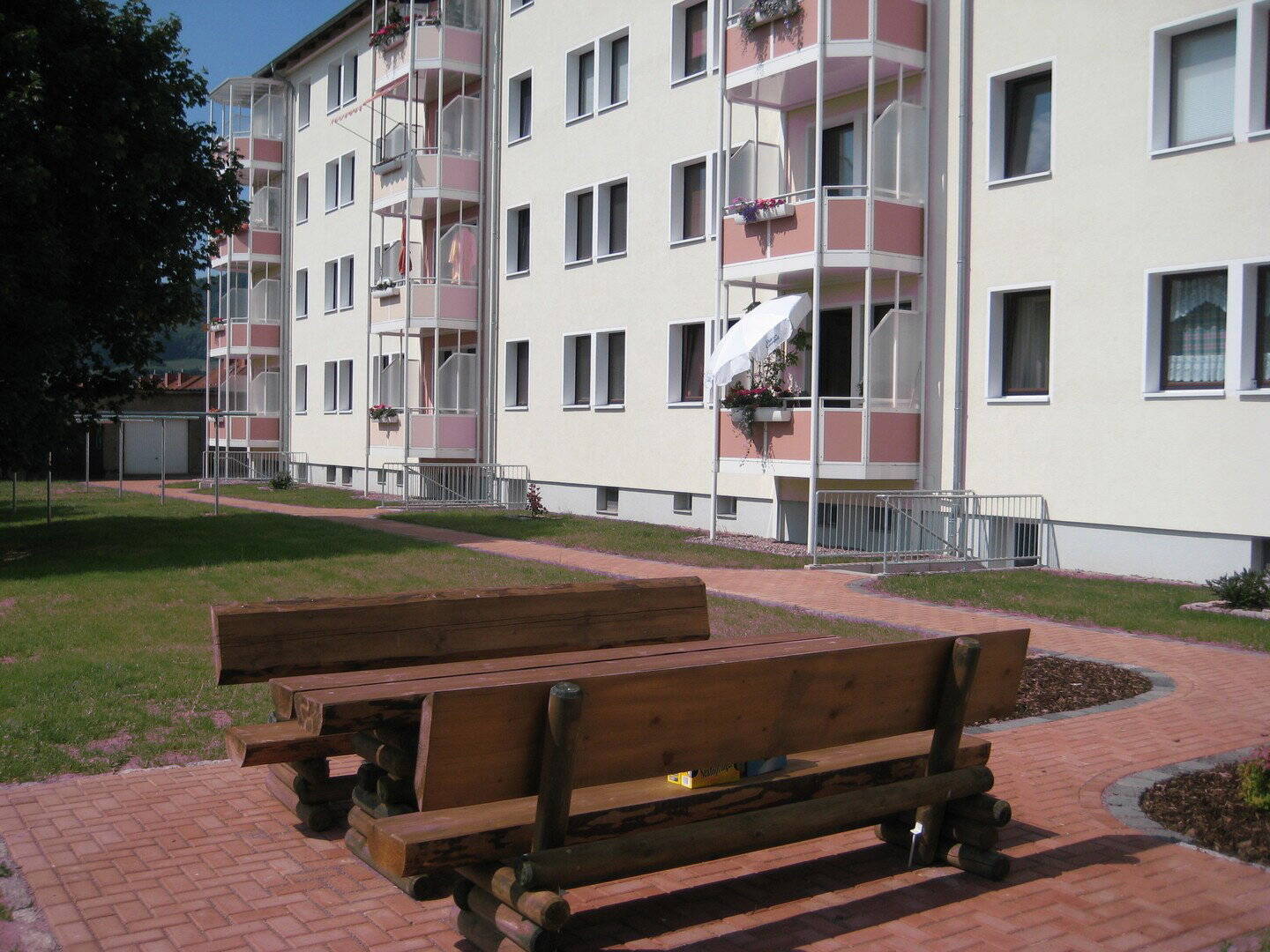 3 RW 60 qm 293€ kalt/396€ warm Balkon, 37345 Am Ohmberg