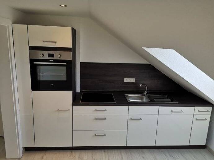 Helle 2-Zimmer-Dachgeschosswohnung mit Einbauküche in Mönchengladbach-Odenkirchen, 41199 Mönchengladbach