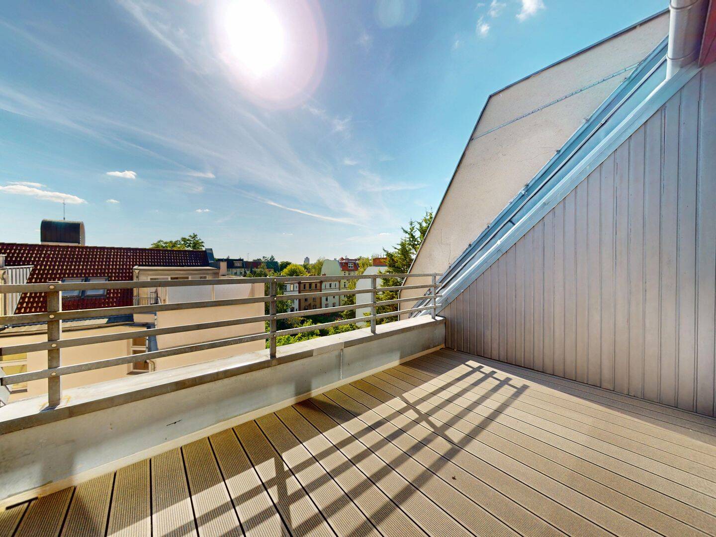 Über den Dächern Reinickendorfs in frisch sanierter Wohnung mit Dachterrasse & 2 großzügigen Zimmern, 13509 Berlin (Reinickendorf)