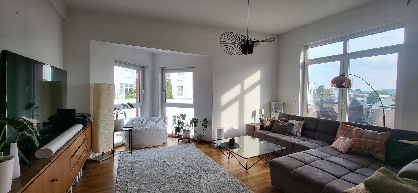 HOMBURG-STADTNAH – BARRIEREFREIE SCHÖNE HELLE WOHNUNG MIT CA. 115 m² WOHNFLÄCHE INKL. TIEFGARAGEN-STELLPLATZ UND EINBAUKÜCHE, 66424 Homburg