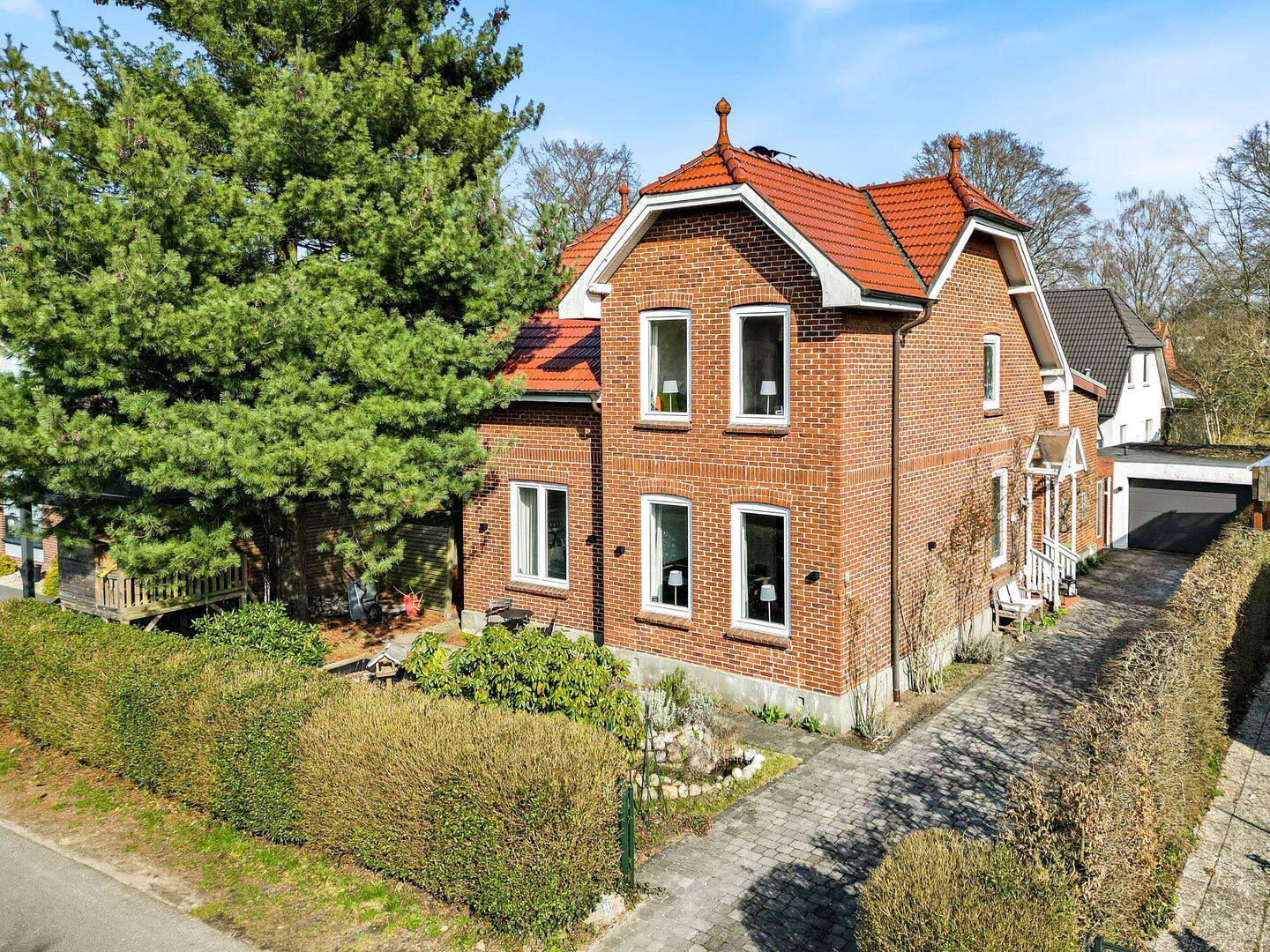 Für Liebhaber besonderer Immobilien: Charaktervoller Altbau im Quellental, 25421 Pinneberg