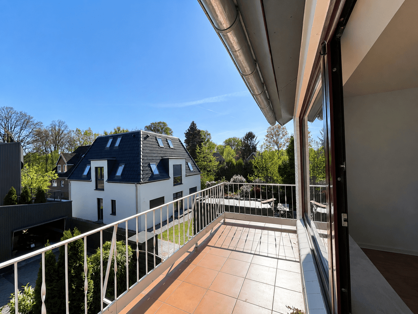 Einziehen & wohlfühlen: 4 Zimmer Wohnung mit Sonnenbalkon + Galerie, 22391 Hamburg (Wandsbek)