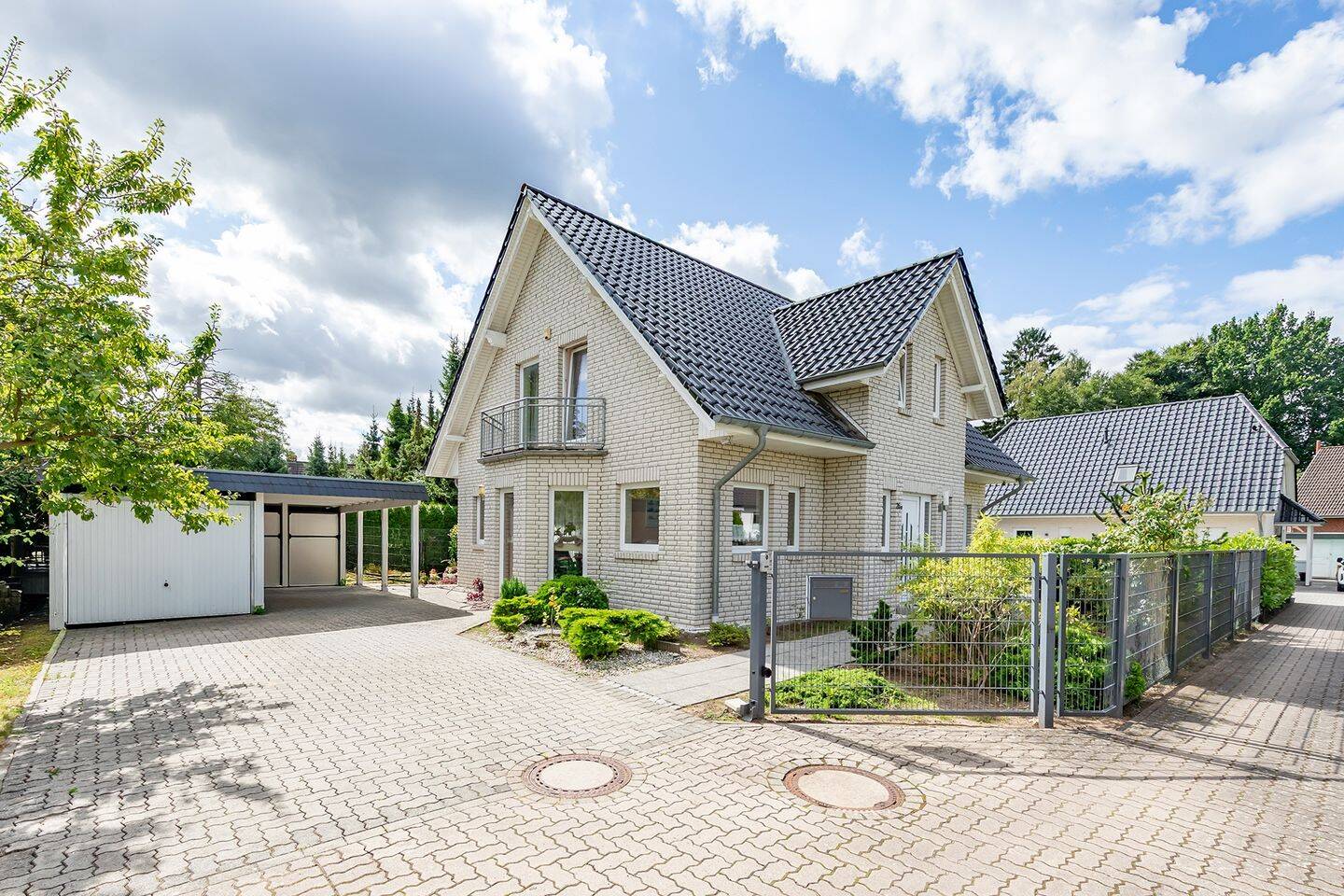 Sasel: Einfamilienhaus mit 5 Zimmern, Garten & Carport, 22393 Hamburg (Wandsbek Bramfeld Poppenbüttel Sasel Wellingsbüttel)