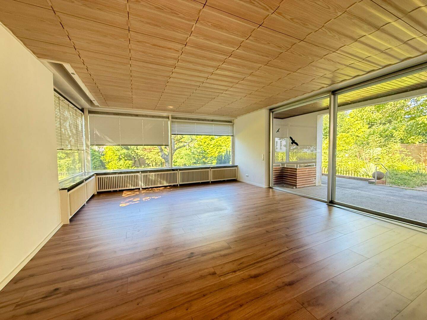Großzügige Erdgeschosswohnung mit Terrasse, überdachtem Freisitz und eigenem Gartenbereich, 29223 Celle