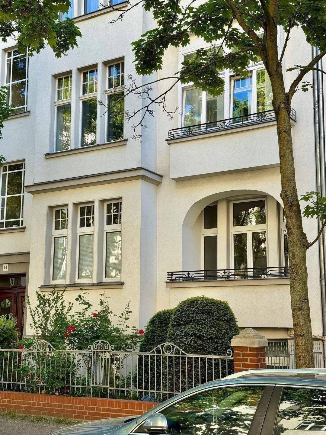 Stuck. Kamin. Dielen. Loggia. – Altbauperle mit ca. 120 m² und großem Potenzial in Steglitz, 12163 Berlin (Steglitz-Zehlendorf Friedenau Steglitz)