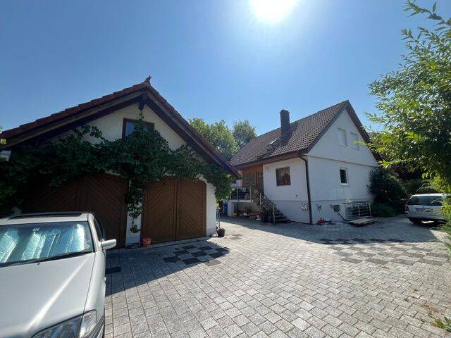Wohnhaus mit schönem Grundstück und Doppelgarage, 72172 Sulz am Neckar