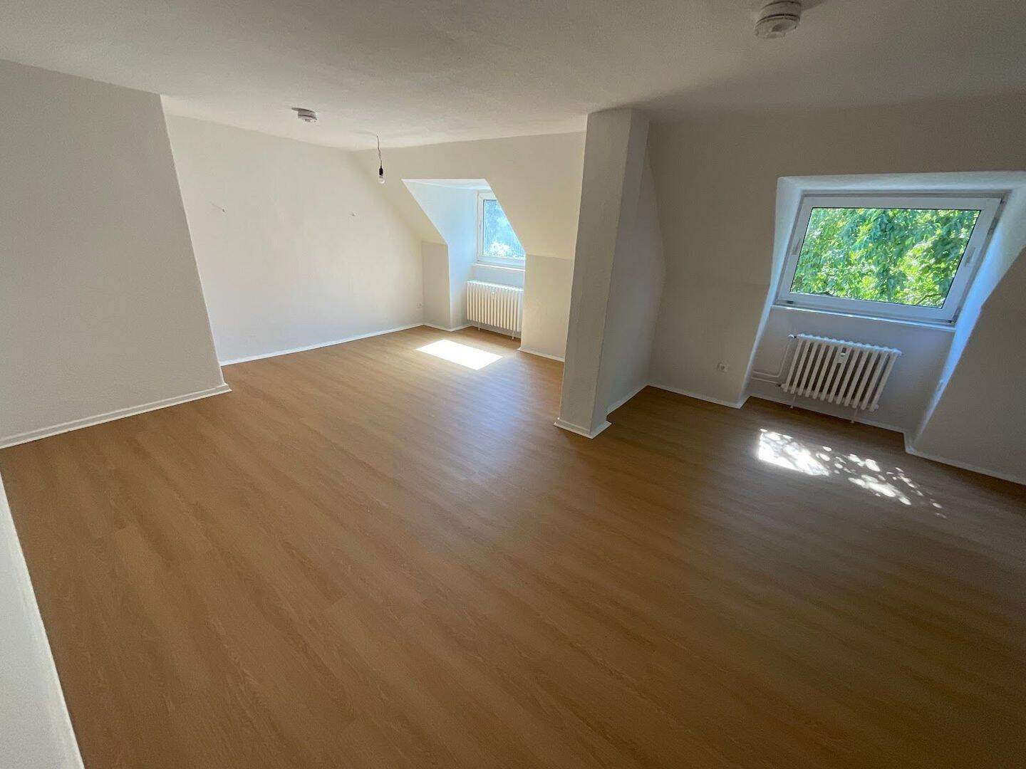 Sanierte 1 Zimmer Wohnung mit großem Studio artigen Wohnzimmer., 24146 Kiel (Elmschenhagen-Süd)