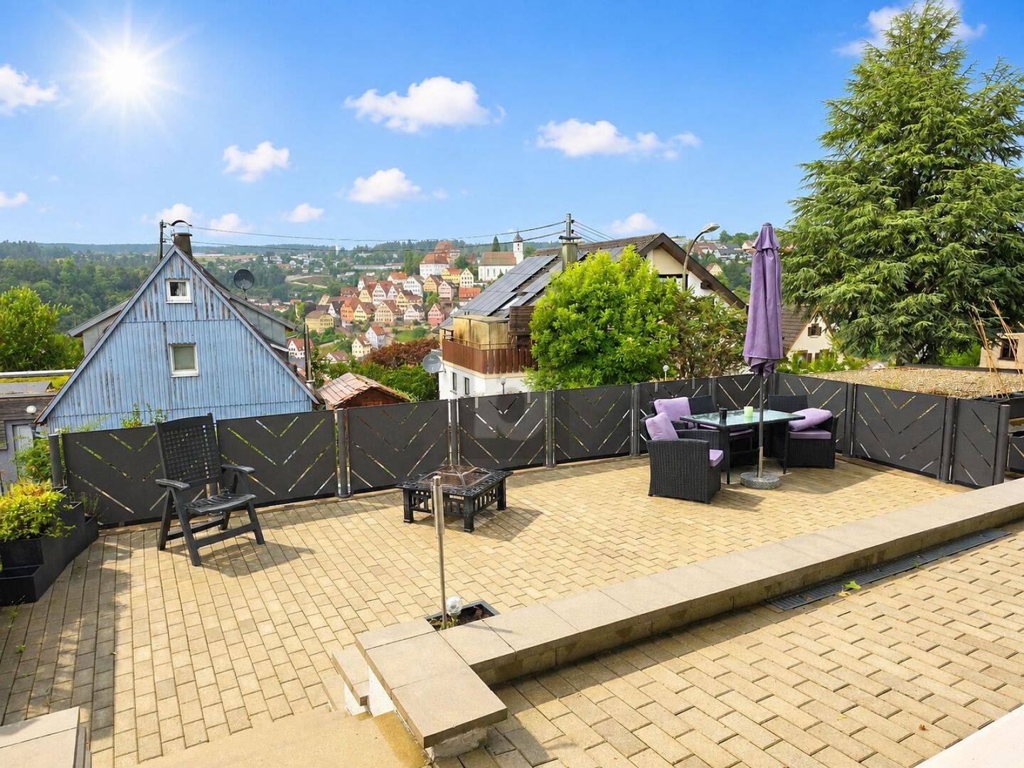 FAMILIENGLÜCK MIT GARTEN UND EINLIEGERWOHNUNG, 72213 Altensteig