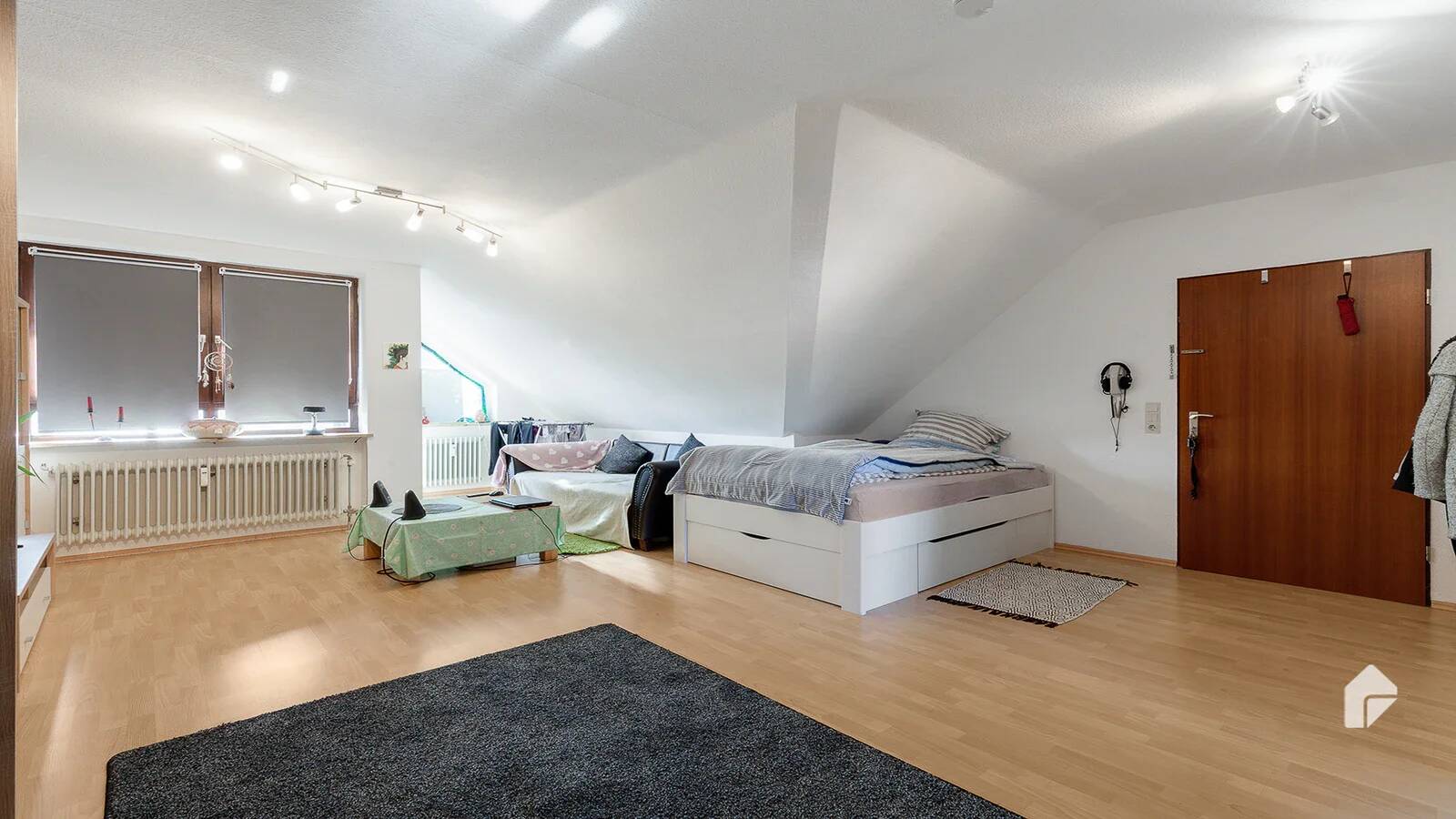 Frühstück in der Sonne – Tolle 1-Zimmerwohnung mit Stellplatz und Balkon, 91564 Neuendettelsau