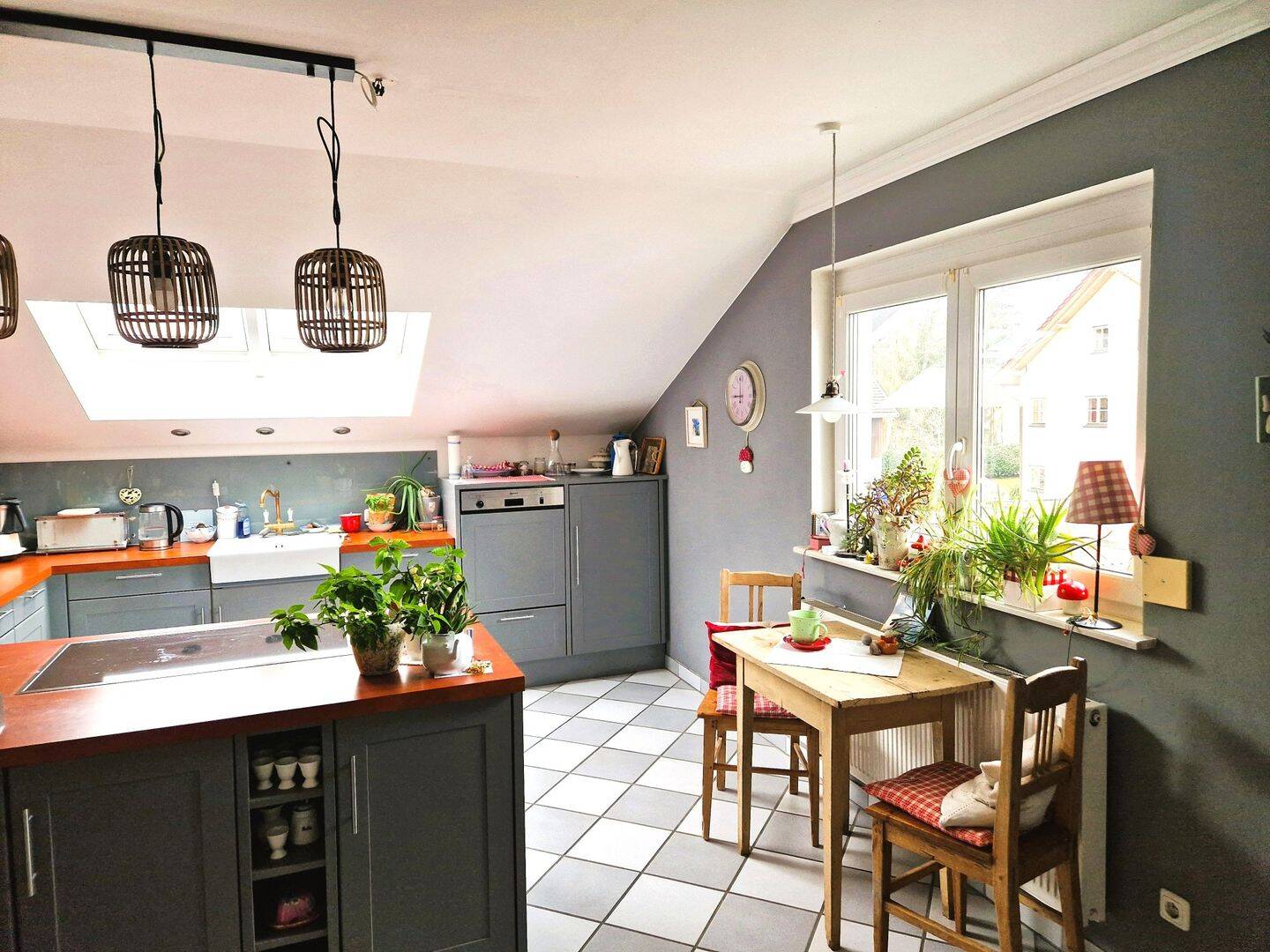 Wunderschöne DG-Wohnung am ländlichen Ortsrand bei Buchbach, 84428 Buchbach