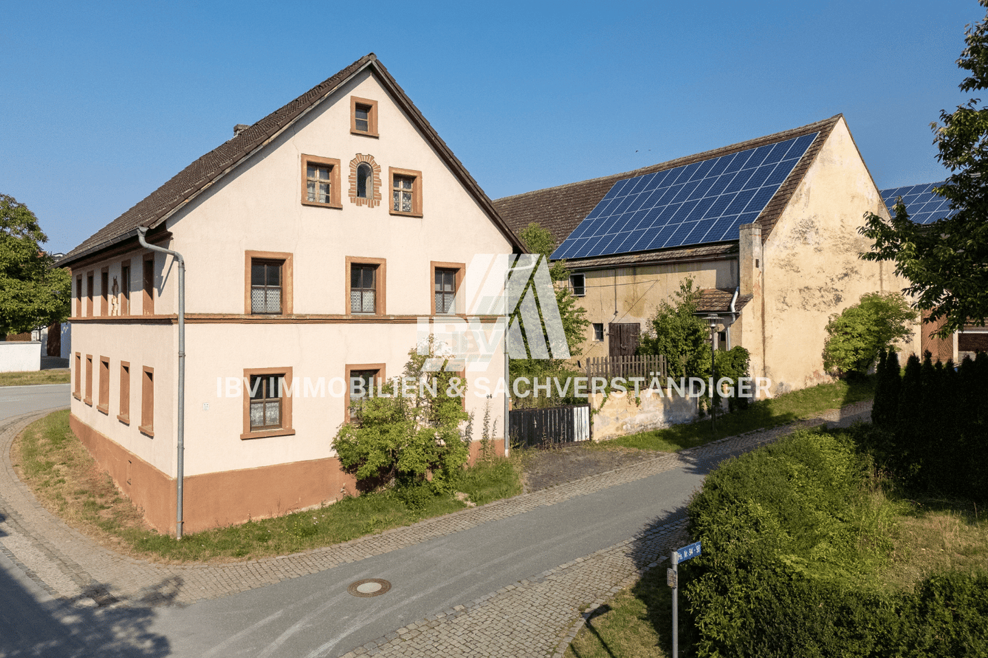 Wer weckt mich aus dem Dornröschenschlaf ? Hofstelle mit Scheune in Ehenfeld als Sanierungsobjekt, 92242 Hirschau