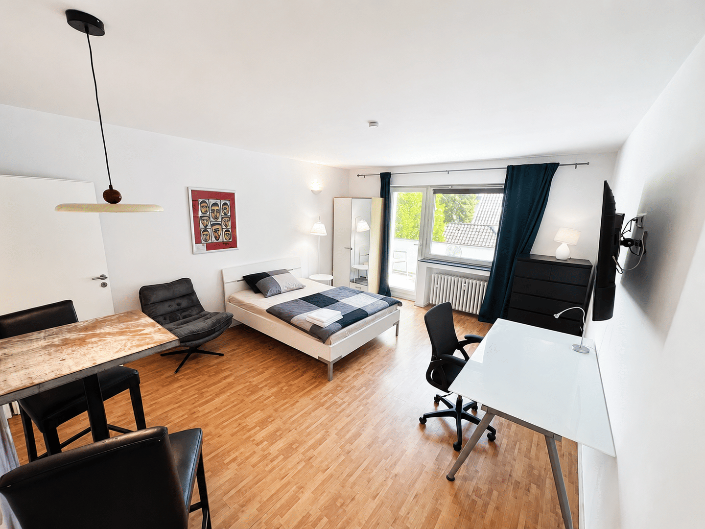 Helles, stilvolles Apartment mit Balkon und modernem Wohnkomfort (möbliert), 50996 Köln (Rodenkirchen Hahnwald Marienburg Weiß)