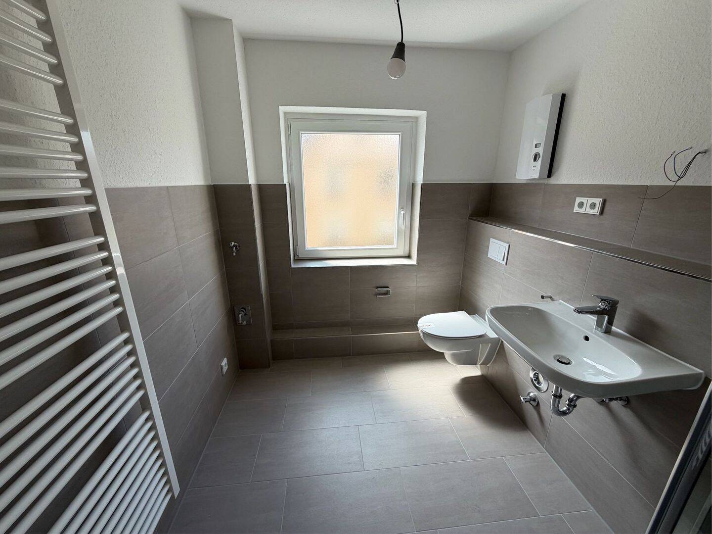 ** Modernisierte 2-Zi-Wohnung sucht neuen Bewohner **, 45147 Essen (Frohnhausen Holsterhausen Rüttenscheid)